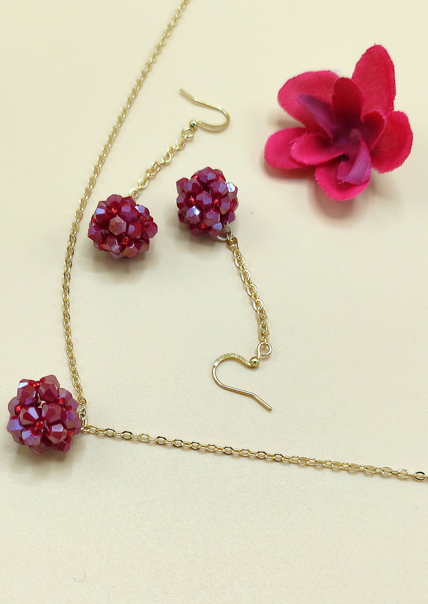 Ensemble boule ( collier + boucles d'oreilles)